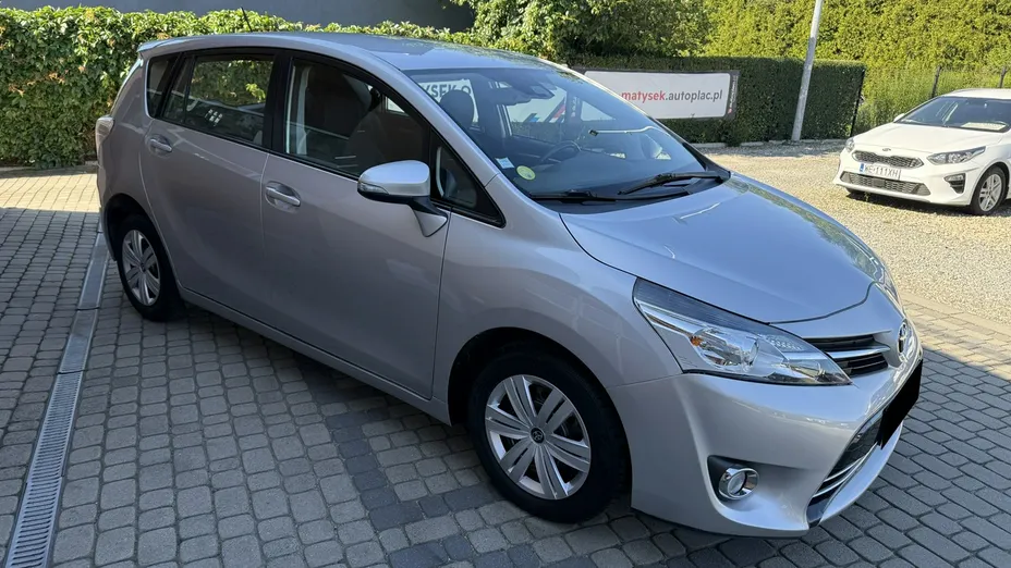 TOYOTA Verso -