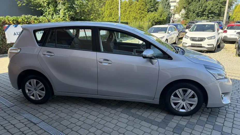 TOYOTA Verso -