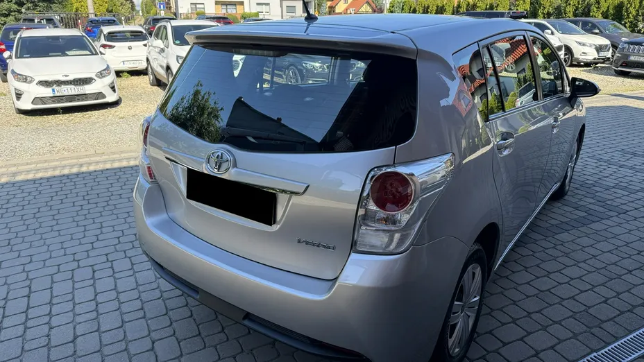 TOYOTA Verso -