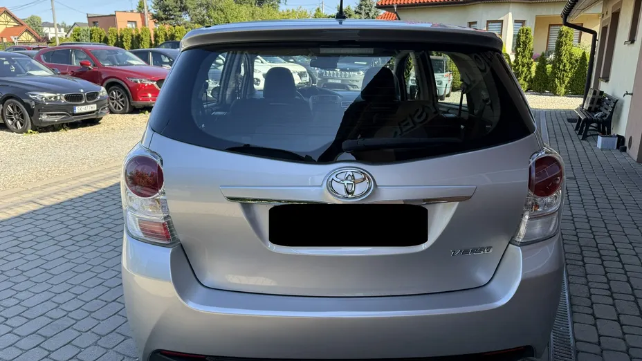 TOYOTA Verso -