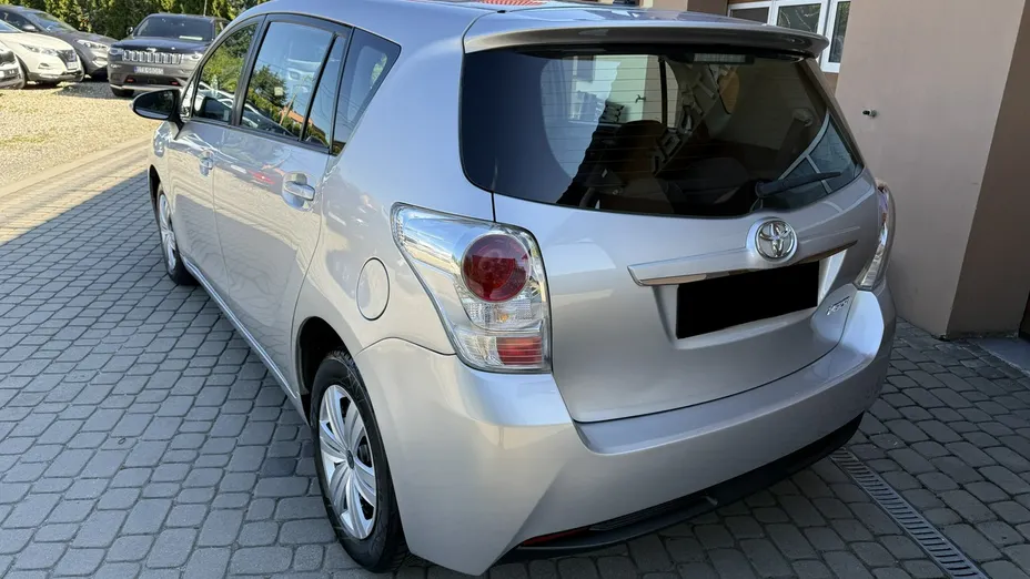 TOYOTA Verso -