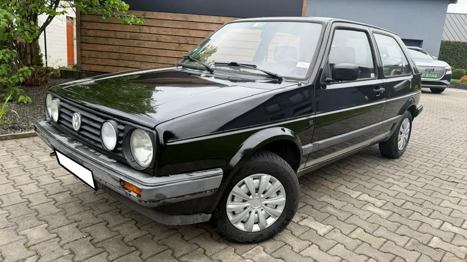 VOLKSWAGEN Golf -