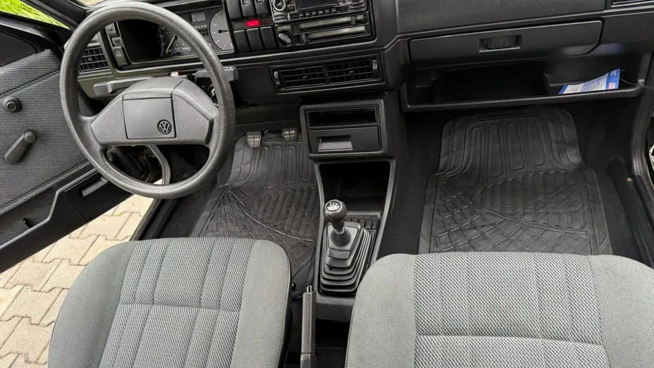 VOLKSWAGEN Golf -
