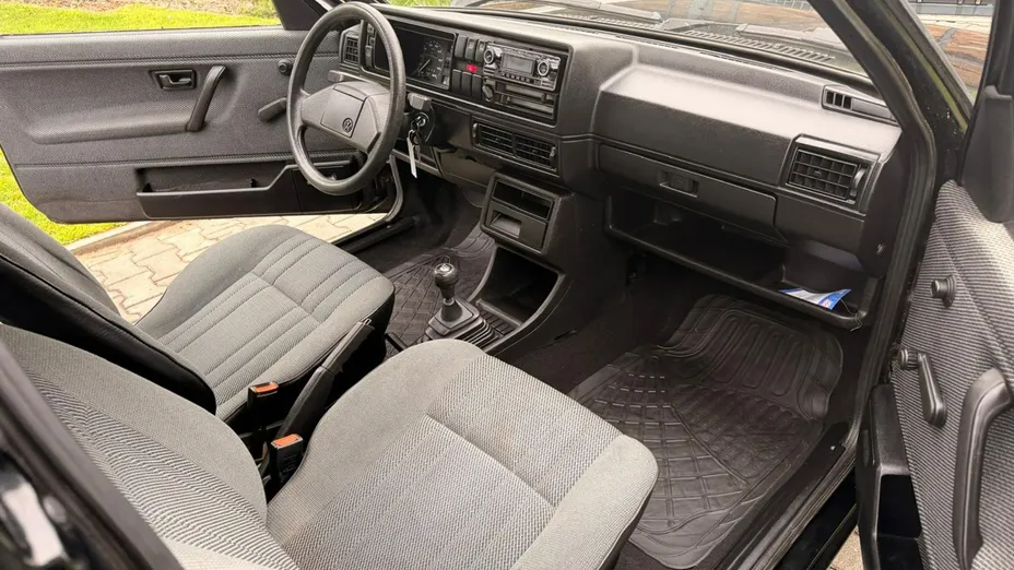 VOLKSWAGEN Golf -