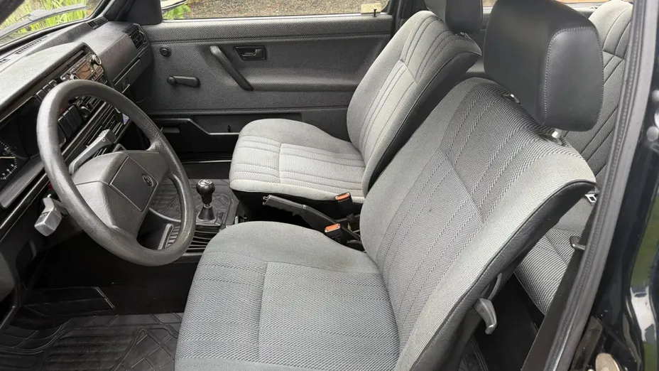 VOLKSWAGEN Golf -