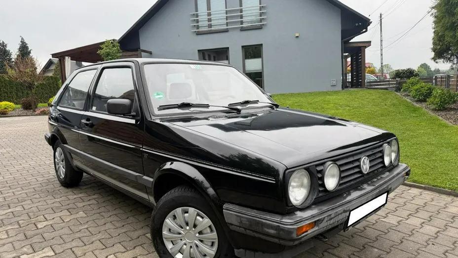 VOLKSWAGEN Golf -