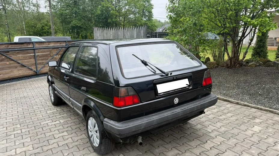 VOLKSWAGEN Golf -