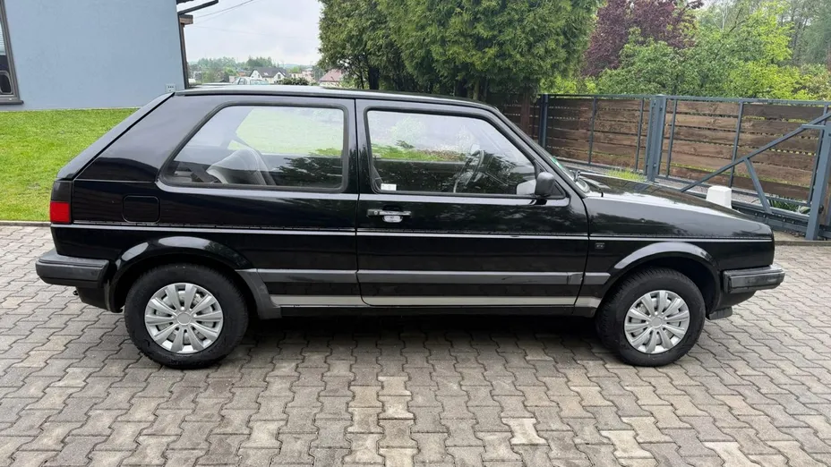 VOLKSWAGEN Golf -