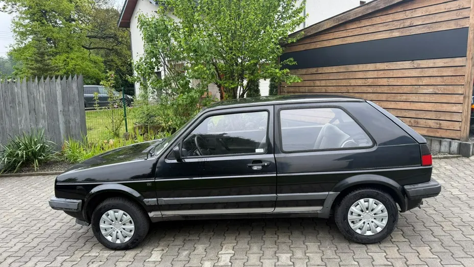VOLKSWAGEN Golf -