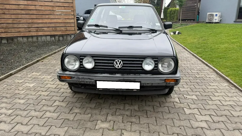 VOLKSWAGEN Golf -