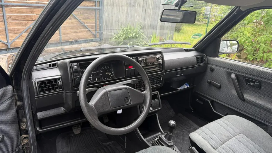 VOLKSWAGEN Golf -