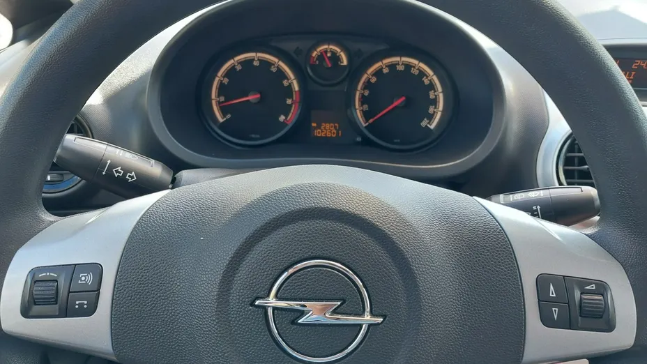 OPEL Corsa -