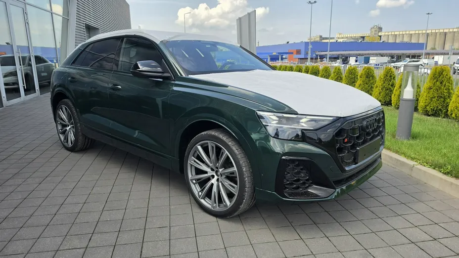 AUDI SQ8 -