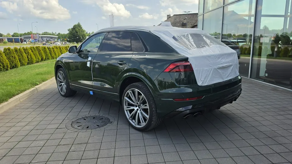 AUDI SQ8 -