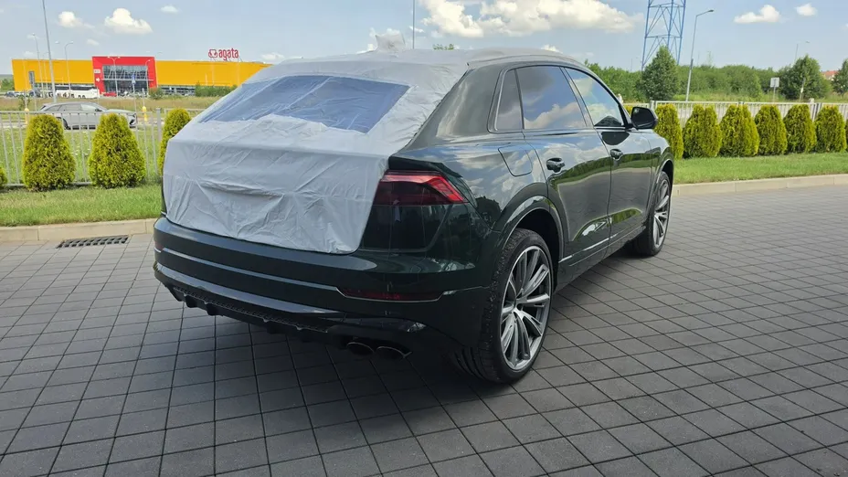 AUDI SQ8 -