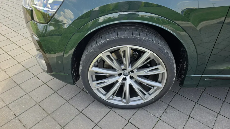 AUDI SQ8 -