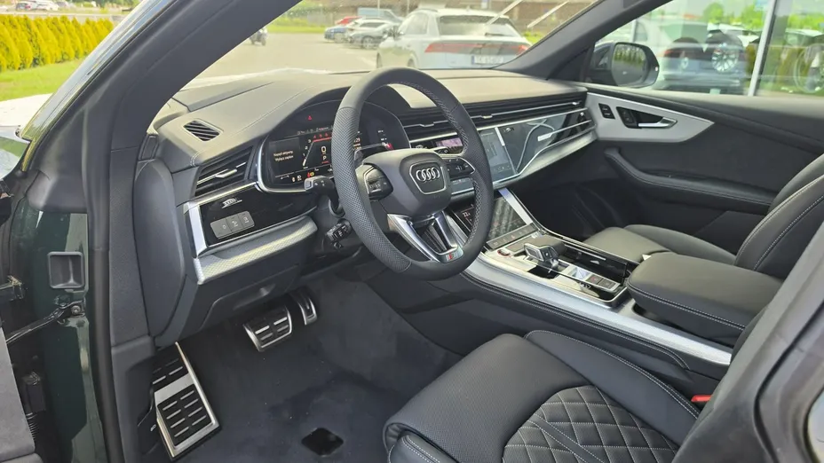 AUDI SQ8 -