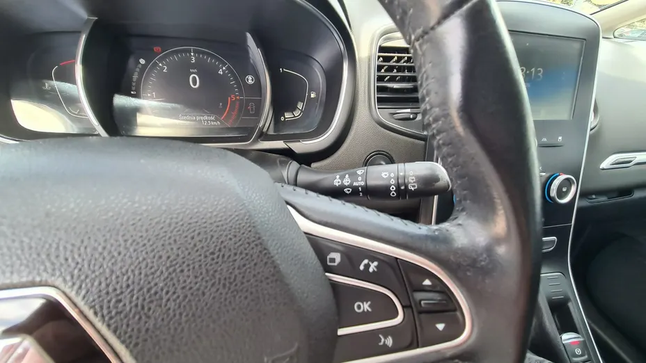 RENAULT Scenic -