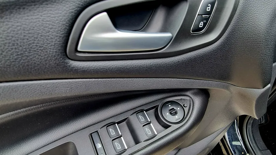 FORD Kuga -