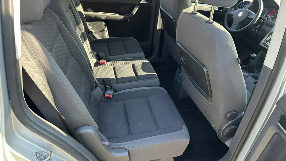VOLKSWAGEN Touran -