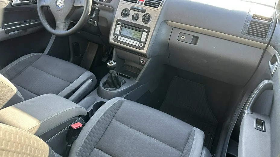 VOLKSWAGEN Touran -