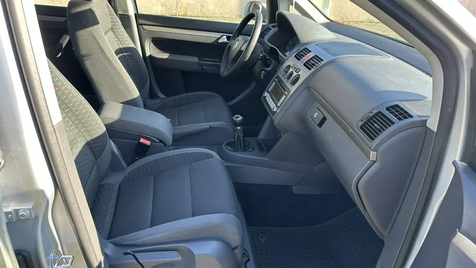 VOLKSWAGEN Touran -