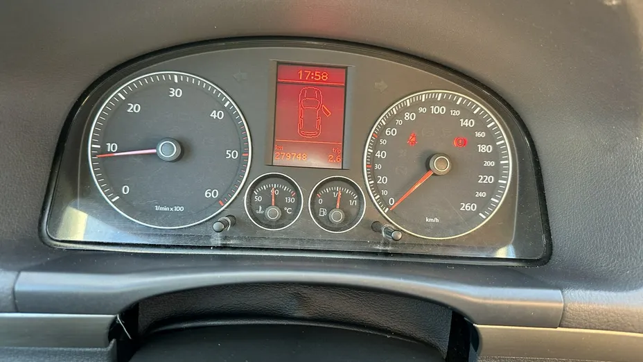 VOLKSWAGEN Touran -