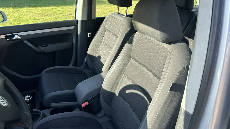 VOLKSWAGEN Touran -