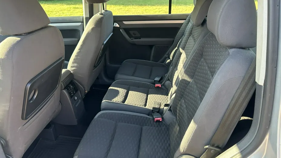 VOLKSWAGEN Touran -
