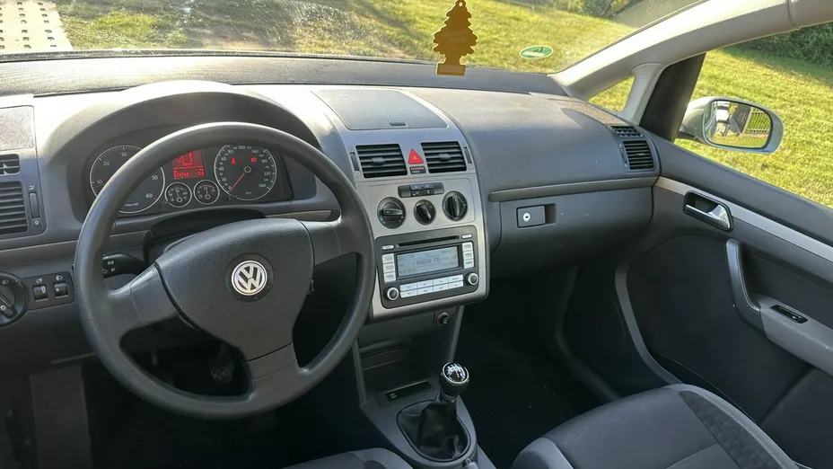 VOLKSWAGEN Touran -