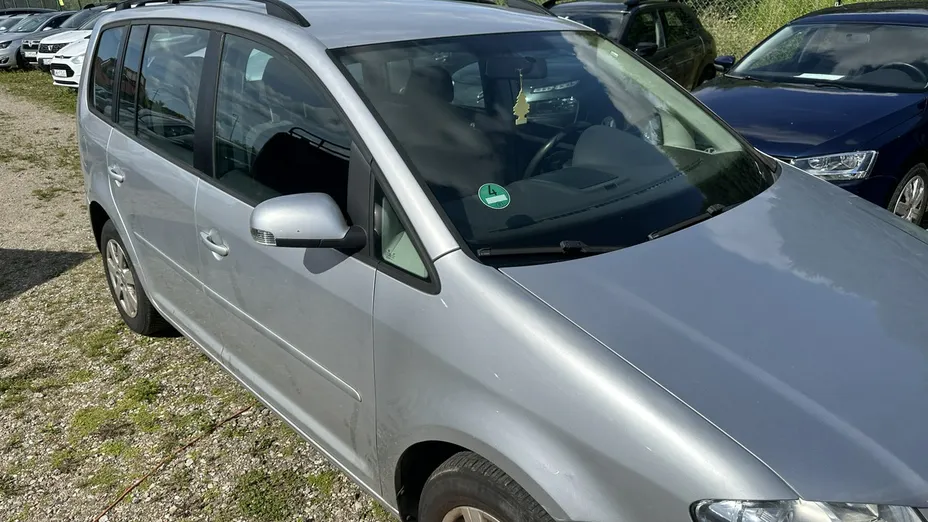 VOLKSWAGEN Touran -