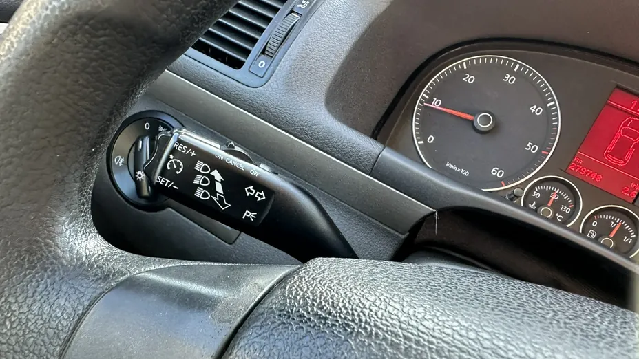 VOLKSWAGEN Touran -