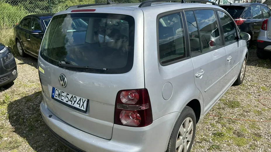 VOLKSWAGEN Touran -