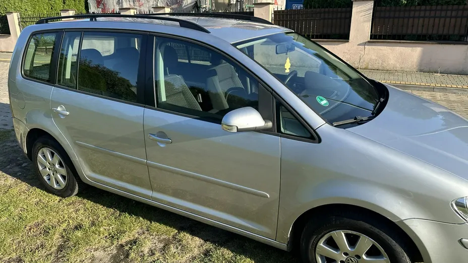 VOLKSWAGEN Touran -