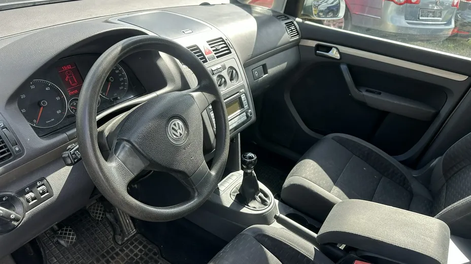 VOLKSWAGEN Touran -