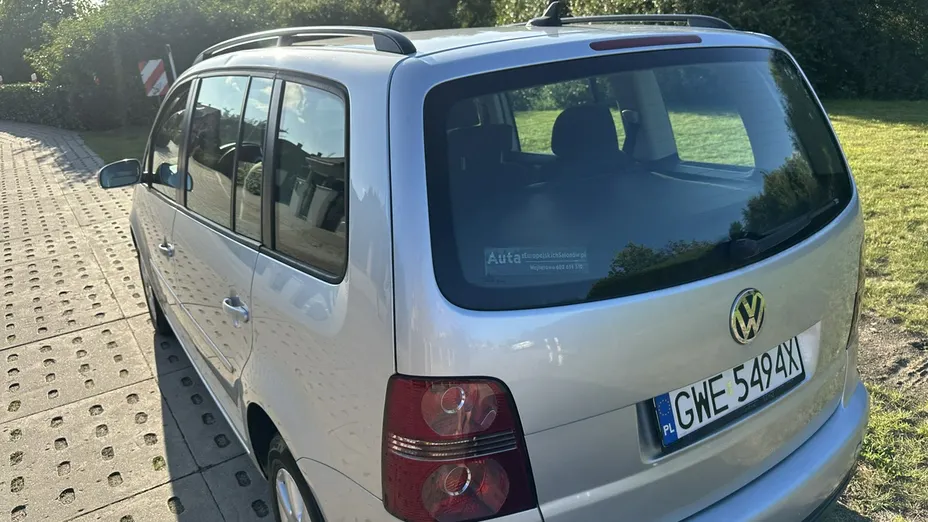 VOLKSWAGEN Touran -