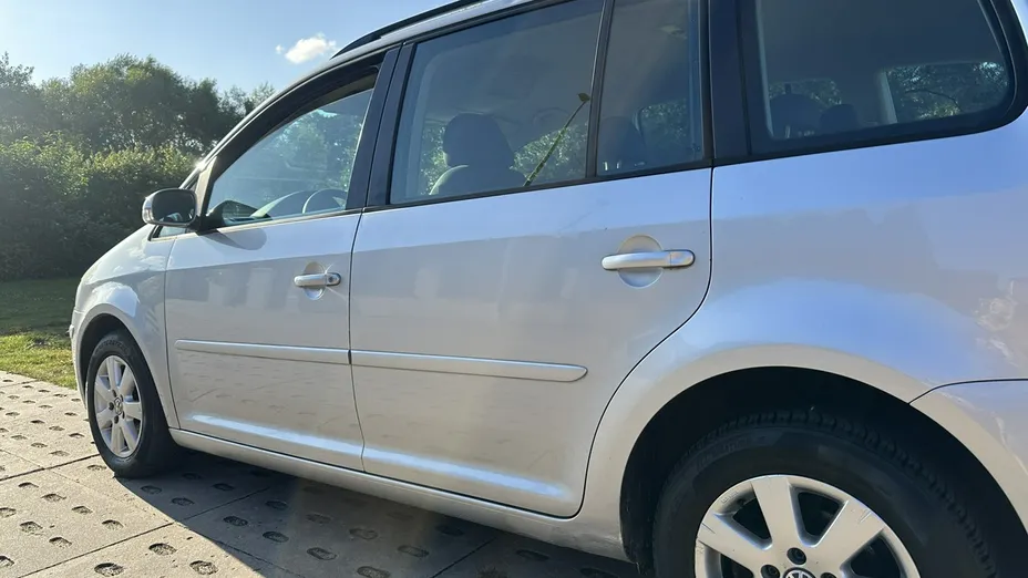 VOLKSWAGEN Touran -