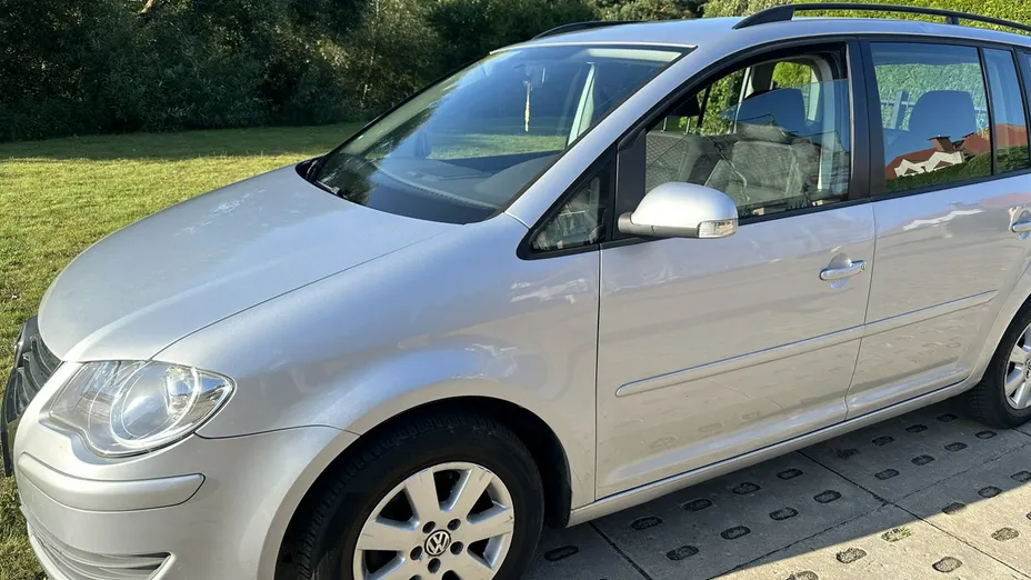 VOLKSWAGEN Touran -