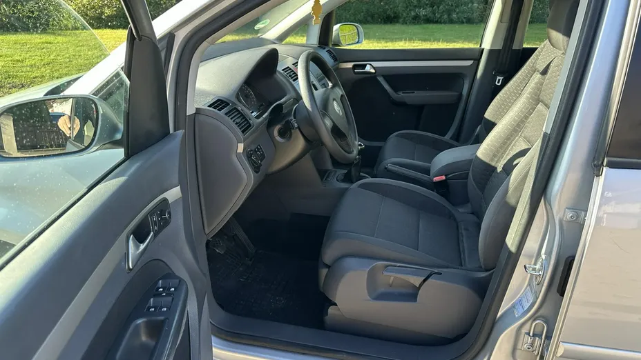 VOLKSWAGEN Touran -