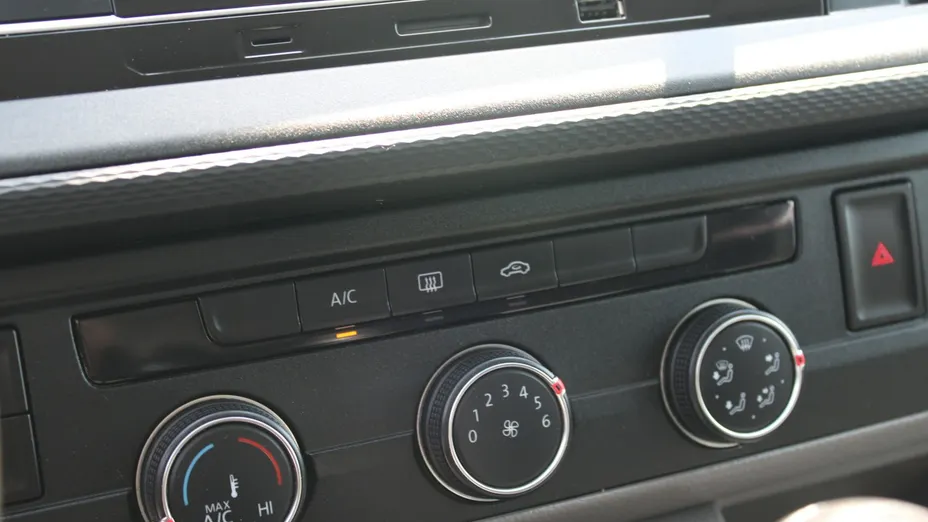 VOLKSWAGEN Transporter -