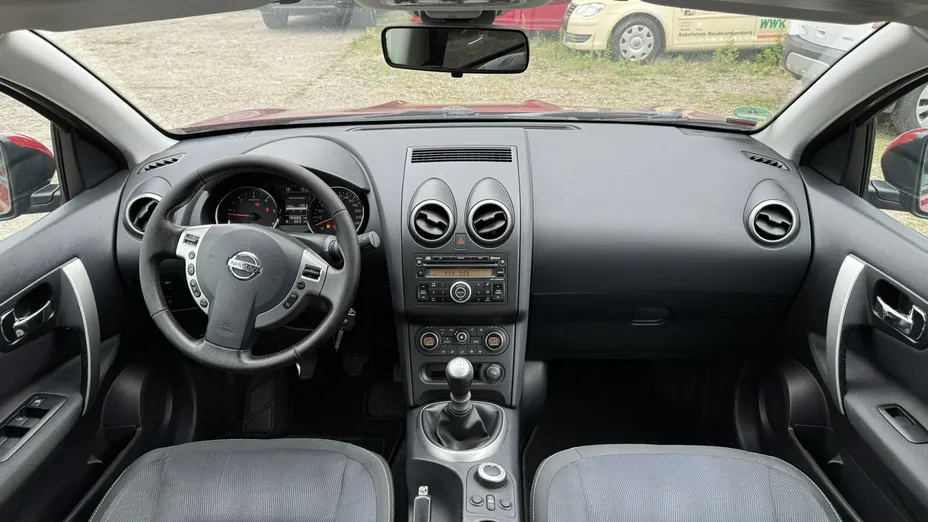 NISSAN Qashqai -