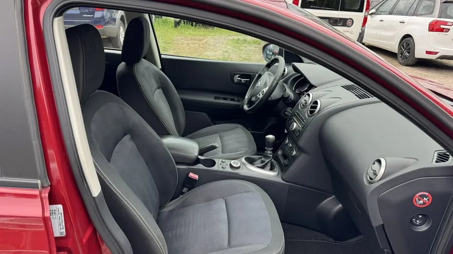 NISSAN Qashqai -