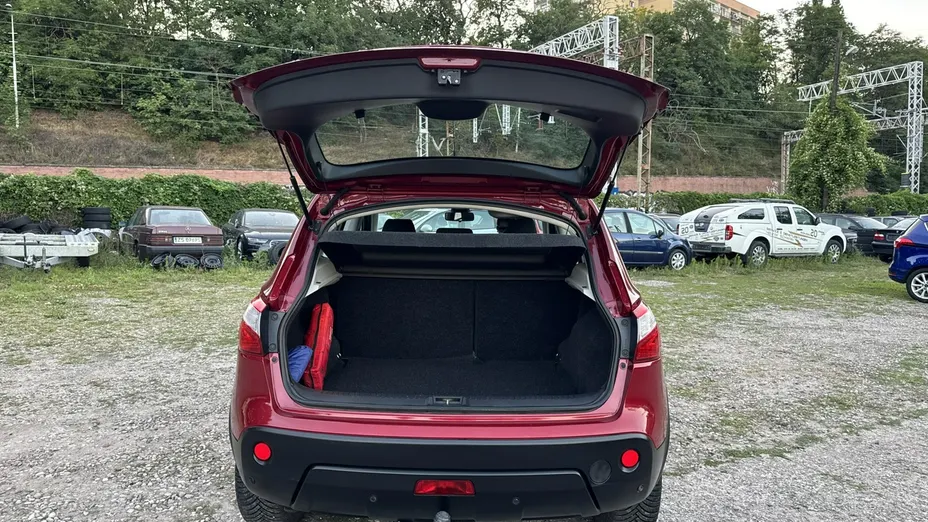 NISSAN Qashqai -