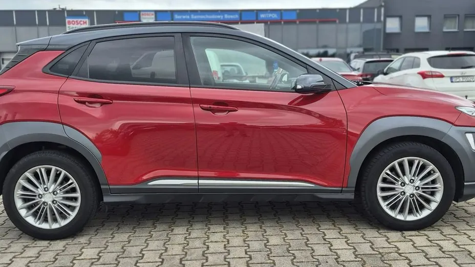 HYUNDAI Kona -