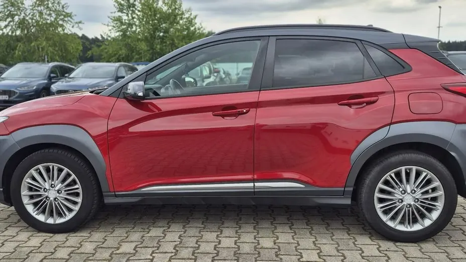 HYUNDAI Kona -