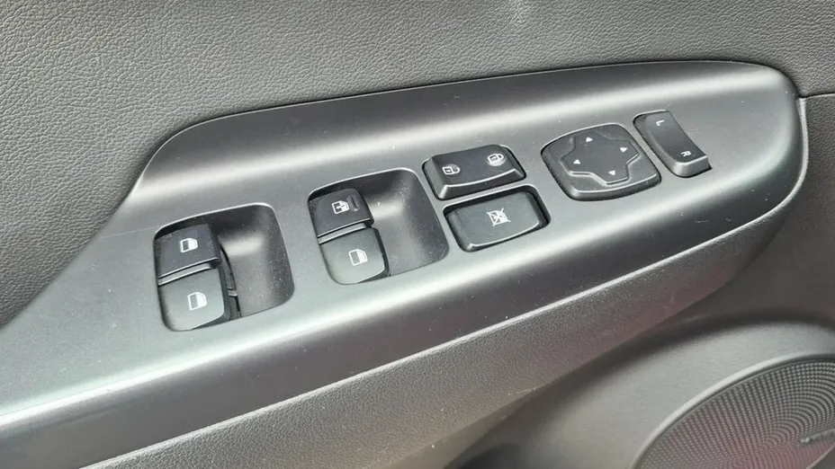 HYUNDAI Kona -