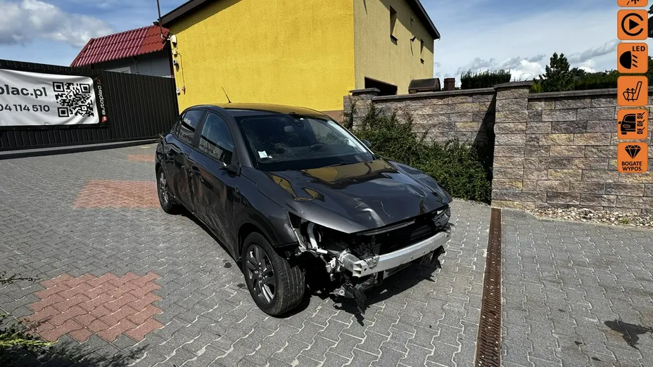 PEUGEOT 208 -