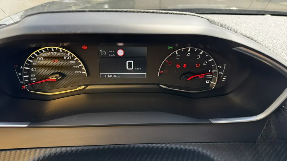 PEUGEOT 208 -