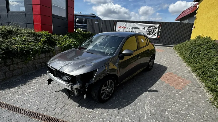 PEUGEOT 208 -