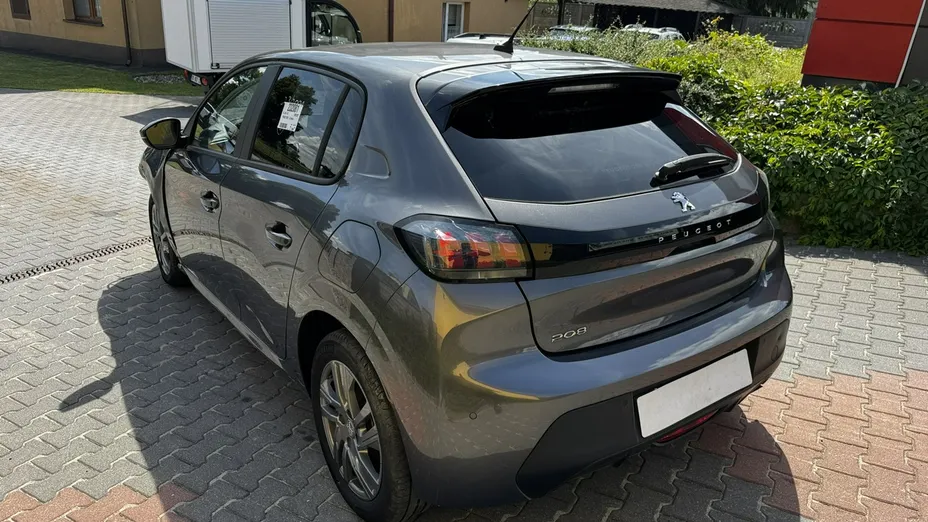 PEUGEOT 208 -